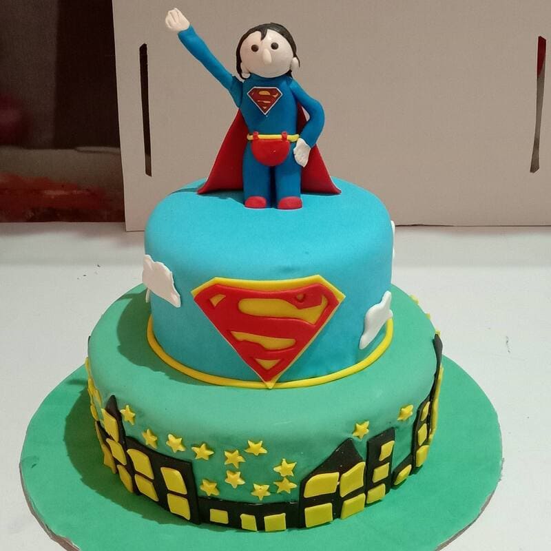 Superman And Batman 2 Tier Fondant Cake 3 Superman And Batman 2 Tier Fondant Cake